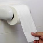Если появилась кровь на туалетной бумаге: причины и что делать